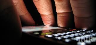 възрастна перничанка хвърли бона злато терасата