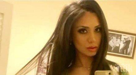 невероятно забраниха плеймейтка снима без дрехи