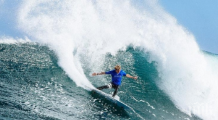 акули прекъснаха сърф състезание