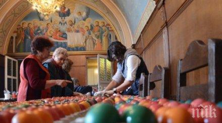 боядисват 5000 яйца бачковския манастир