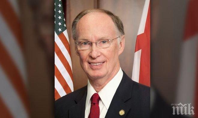 Губернаторът на Алабама подаде оставка заради връзка с подчинена