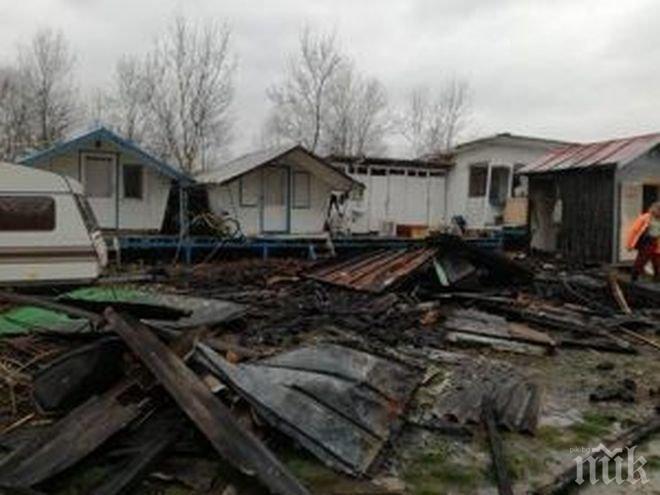 Бунгало изгоря напълно в Черноморец