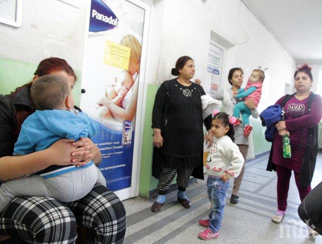 Паника в Пловдив! Роми извиха опашки пред лекарските кабинети след смъртта на 10-месечното бебе от морбили