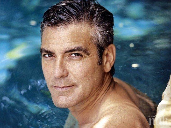 Като компенсация: Джордж Клуни праща съседите си да почиват на остров Корфу