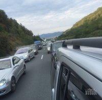 ТАПА! Километрична колона затруднява движението по Е-79 край Владая