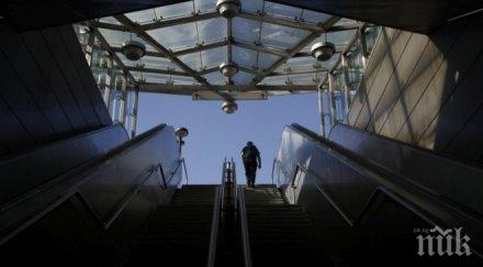 ужас атина затвориха метростанции анонимно обаждане две бомби гръмнат точно определен час