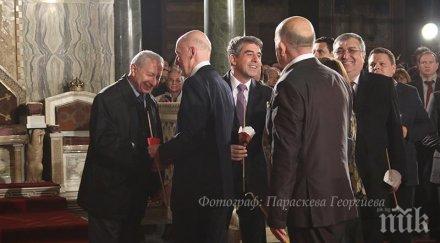 бутафория храма президент премиер цар парад суетата костюмарите нсо повече свещениците
