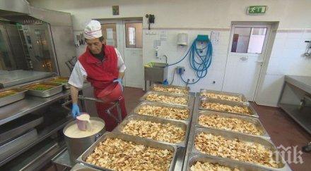 тотално разхищение 7000 тона храна отива боклука празниците