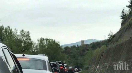 първо пик огромна тапа симитли посока софия колите движат снимки