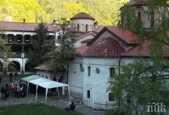 Над 10 000 поклонници ще посетят Бачковския манастир за празниците