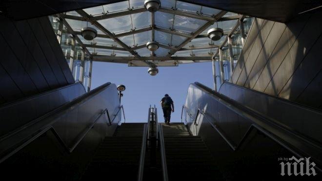 УЖАС В АТИНА! Затвориха метростанции след анонимно обаждане, че две бомби ще гръмнат в точно определен час