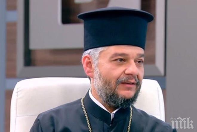 Признание! Митрополит Киприян носи Благодатния огън от Ерусалим

