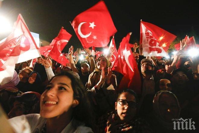 Върховната избирателна комисия в Турция: Разликата между „за“ и „против“ на референдума е над 1 милион гласа