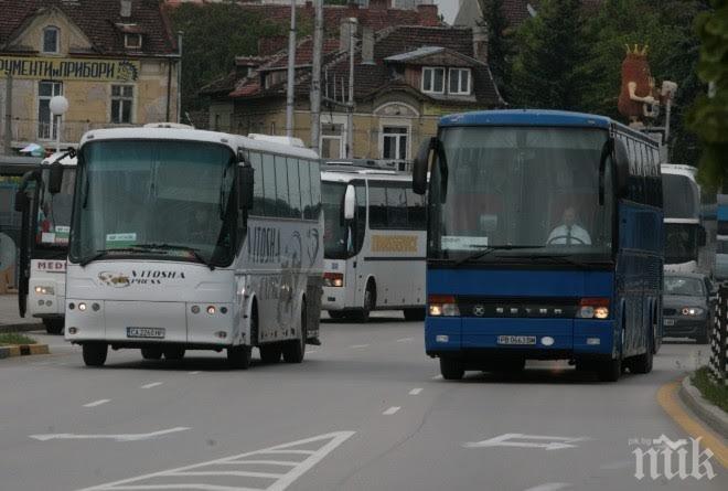 Пуснаха над 100 допълнителни междуградски автобуса за празниците