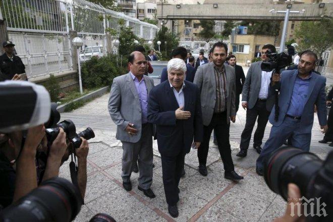 МЕРАКЛИИ: Над 1600 души искат да стават президент на Иран