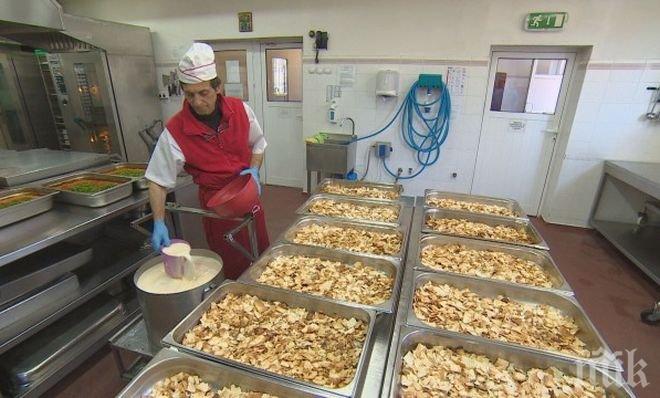 Тотално разхищение! Над 7000 тона храна отива на боклука след празниците