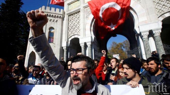 Удължиха отново извънредното положение в Турция