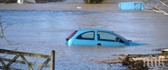 Пиян шофьор паркира колата си в река Темза