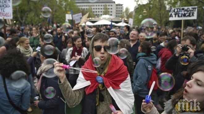 Хиляди унгарци излязоха на протест в навечерието на Великден