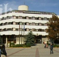 Дядо припадна от глад на площад в Дупница