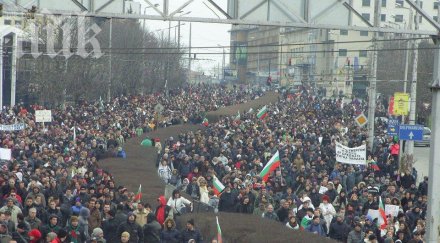 социолог протестите вдигнали рейтинга герб