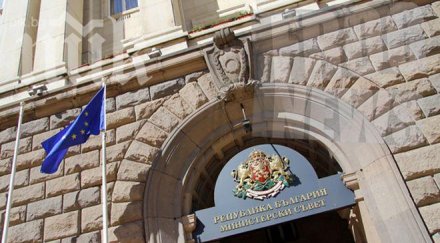 берлински вестник иронизира помощта служебния кабинет бедните