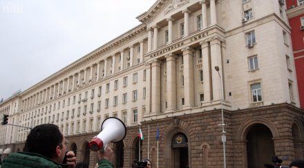 тристранката разпадна заради протест работодателите