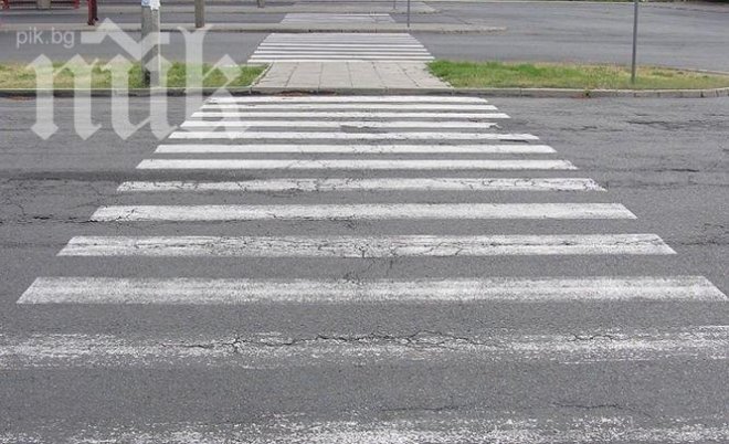 Шофьор блъсна жена на зебра и избяга