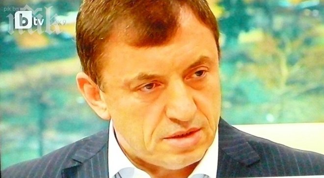 Мирослав Найденов потърсил Ал. Петров, за да го отърве от агент на ДАНС