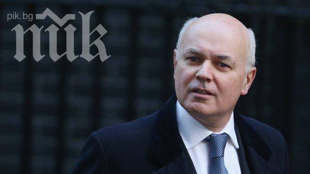 Британци подписаха петиция министър да живее с 53 паунда седмично 