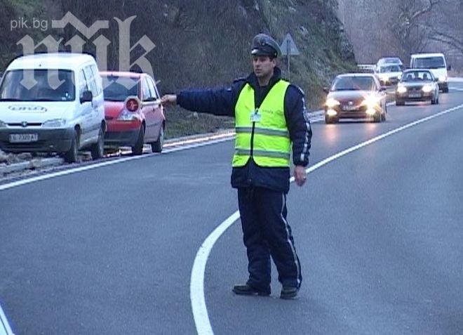 300 души блокираха пътя Е-79 в протест срещу сметище 