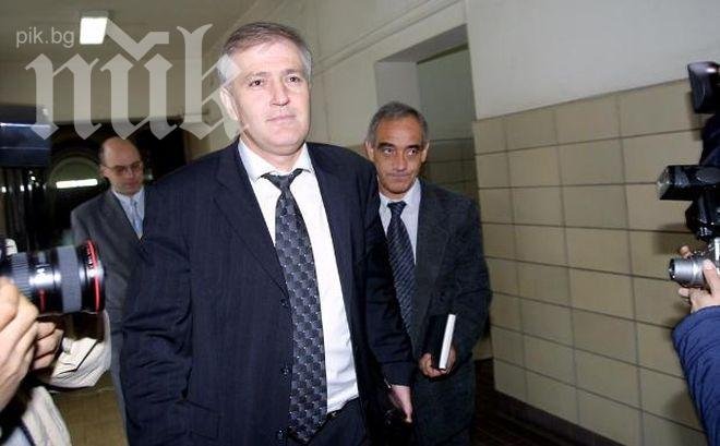 Ген. Валентин Петров: Ваньо Танов и Илия Илиев се 
измъкнаха сухи от скандал със СРС-та