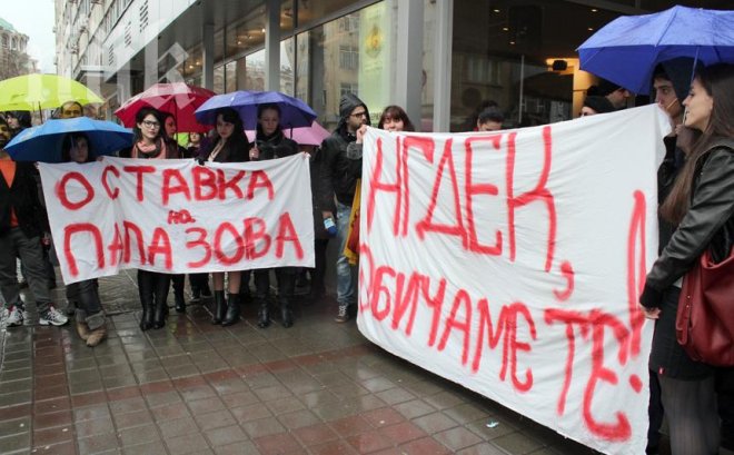 Инспектор Попов, спаси ни от Тити Папазов и сестра му!
