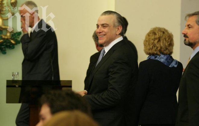 Министърът на културата не се гледа по телевизията, намирал си грешки