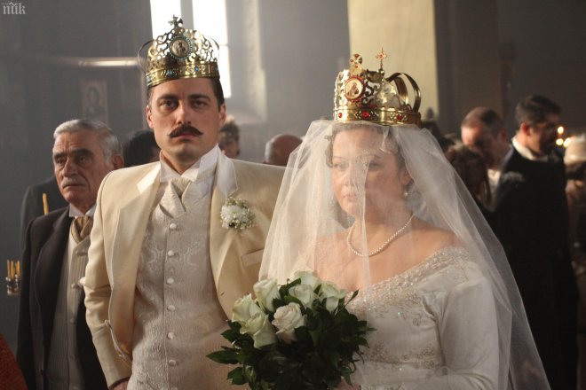 Карамазов под венчило
с жена на Деян Донков