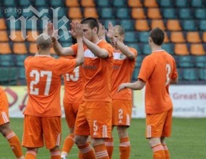 Литекс смачка Ботев Враца, като загрявка за Левски