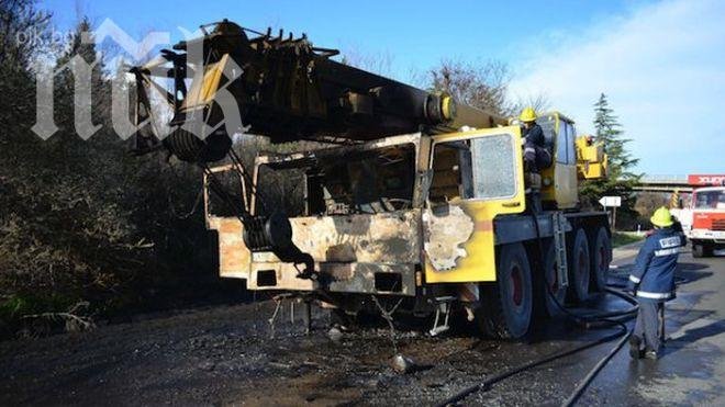 Автокран се запали в движение и затвори Хемус (снимка)