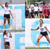 СНИМКИ И ВИДЕО 18+! Очите на футболистите изпаднаха - знойна съдийка побърква без сутиен 