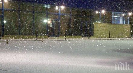 зимата върна сняг заваля софия