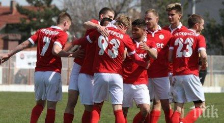 цска 1948 подарява фланелка автограф своите играчи