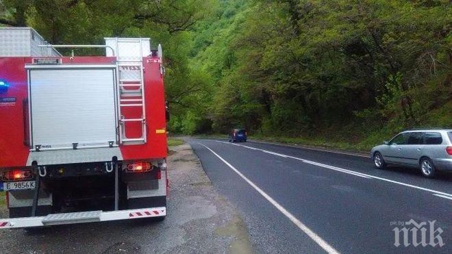 Разлив на нафта блокира пътя през Кресненското дефиле 