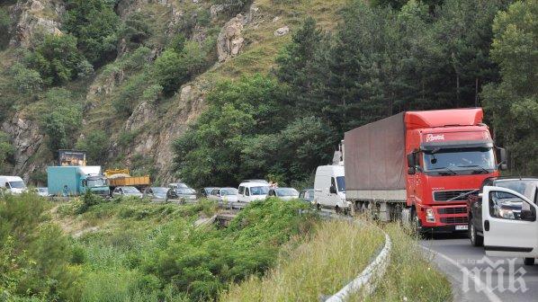 Виадукти и тунели по новия път над Кресненското дефиле