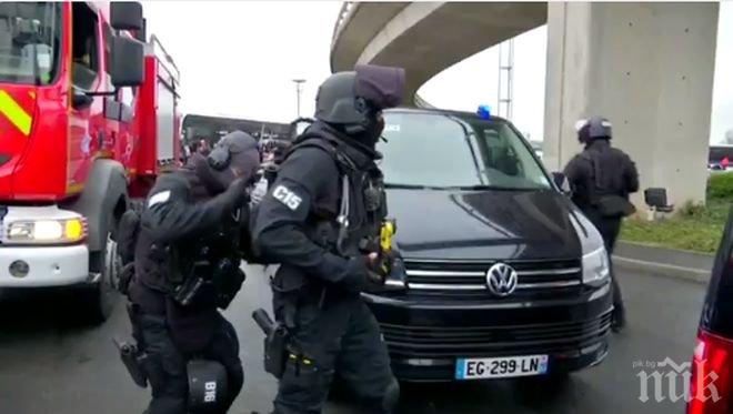 Полицията в Париж издирва втори нападател
