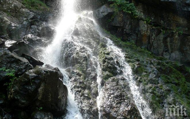 ХЕПИЕНД! Спасиха китаец, паднал в реката край Боянския водопад