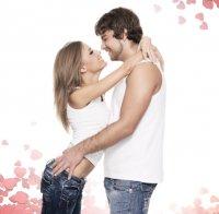 7 сигурни знака на тялото, че той те харесва