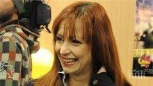 Преди пенсия: Снимат 59-годишната Радина Червенова отдалече заради бръчките