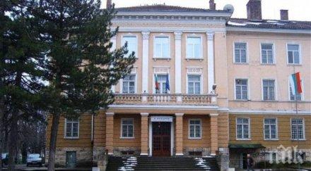 ужас ученичка полетя прозореца тоалетната елитна гимназия шумен