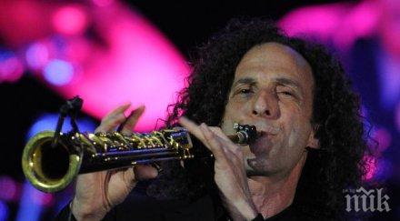 благотворително кени джи изнесе импровизиран концерт самолет