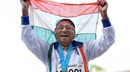 здрав дух 101 годишна индийка пробяга 100 метра 114 минути окланд