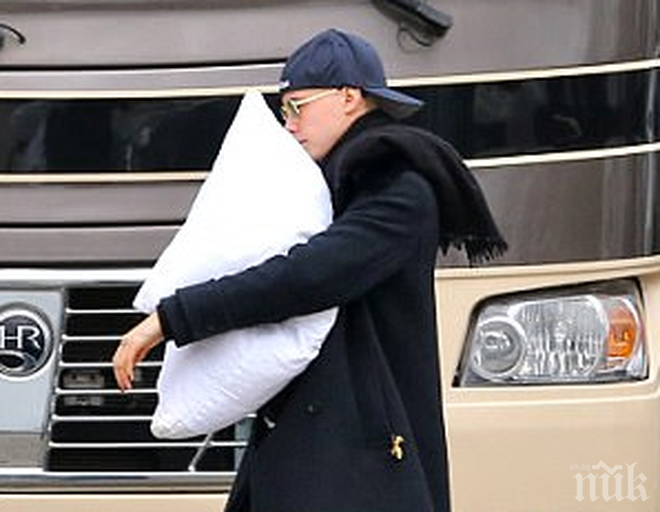 В образ! Британската актриса Кара Делевин се подстрига съвсем късо заради роля